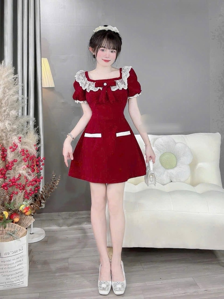 Đầm đỏ nhung cổ vuông viền ren