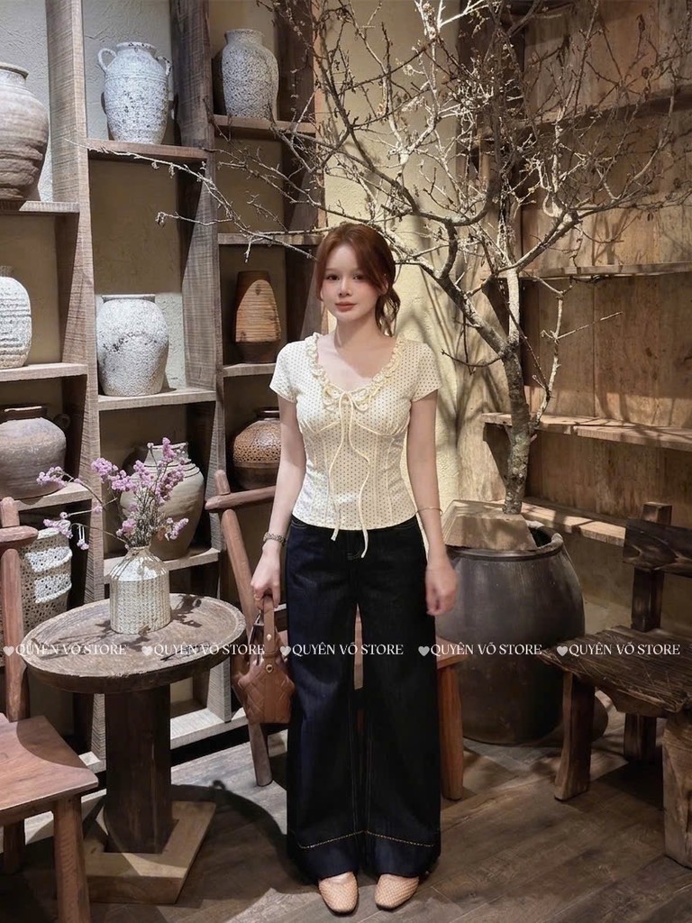 Áo thun cổ tim viền bèo