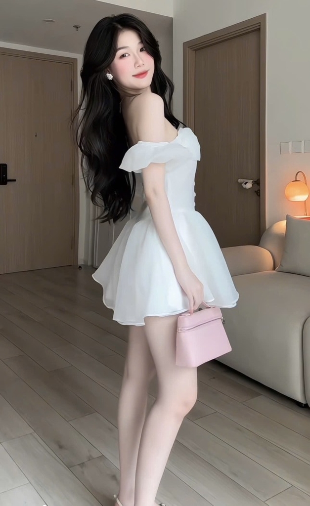 Đầm trắng cúp ngực có mút nút bọc