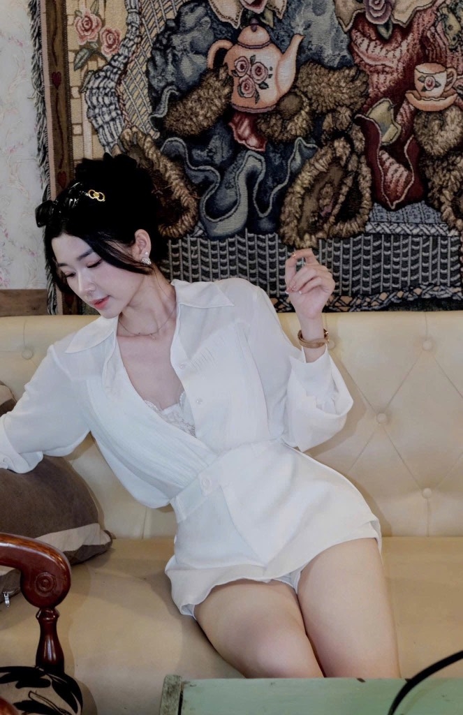 Set áo sơ mi trắng - bra ren