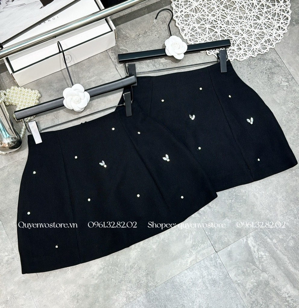 Chân váy chữ A đính đá bling