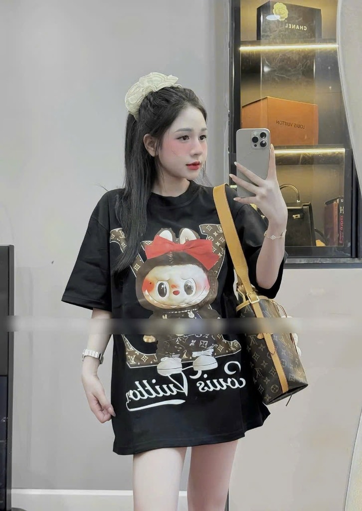 Áo thun Labubu LV