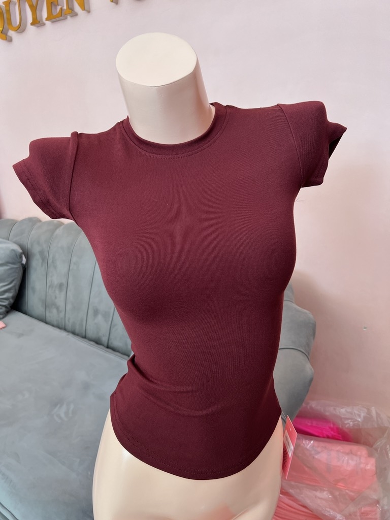 Áo thun ôm cổ tròn