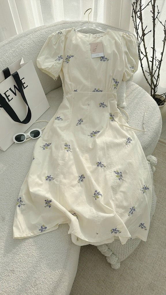Đầm midi nude nền hoa cổ tròn - Freesize dưới 55kg