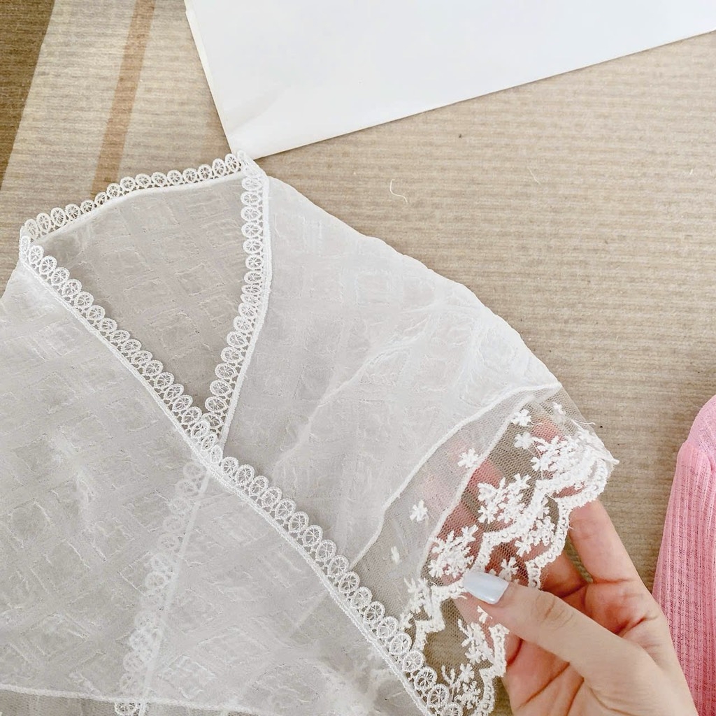 Set áo khoác hồng viền ren + áo 2 dây chân váy tầng