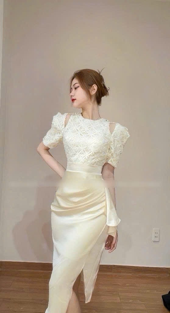 Đầm lụa phối ren hở vai