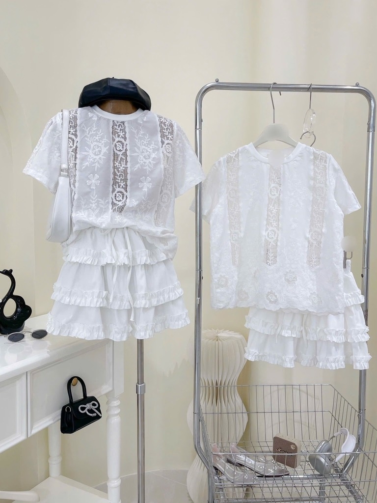 Set ren cổ tròn chân váy tầng