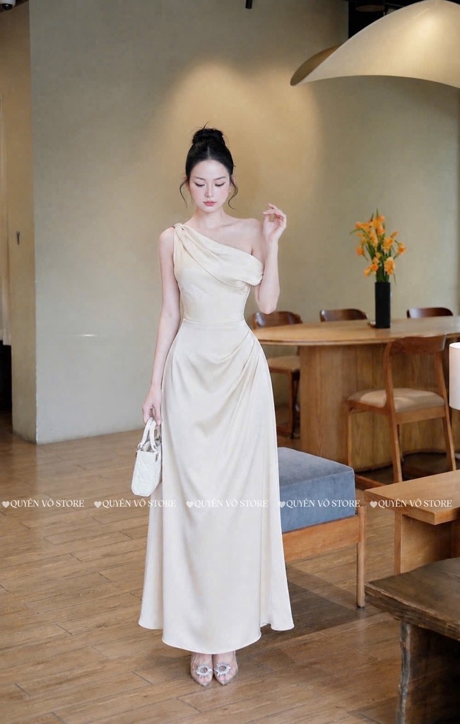 Đầm lụa lệch vai xếp ly eo - Kem