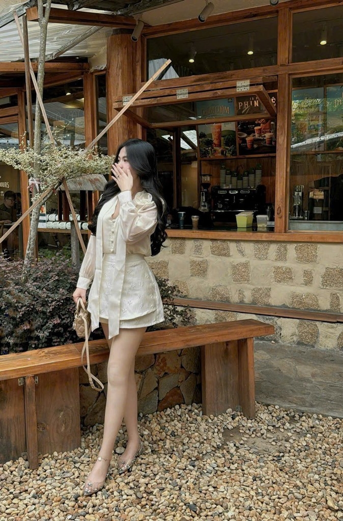 Set voan nude kết hoa vai thắt nơ cổ x chân váy ren