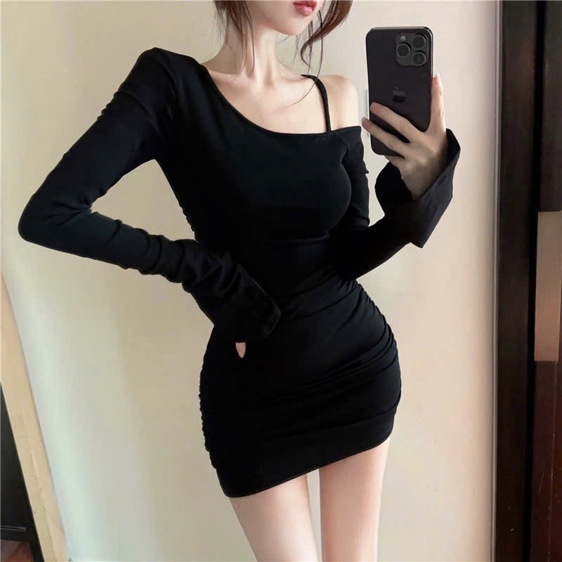 Đầm ôm body lệch vai nhún sườn
