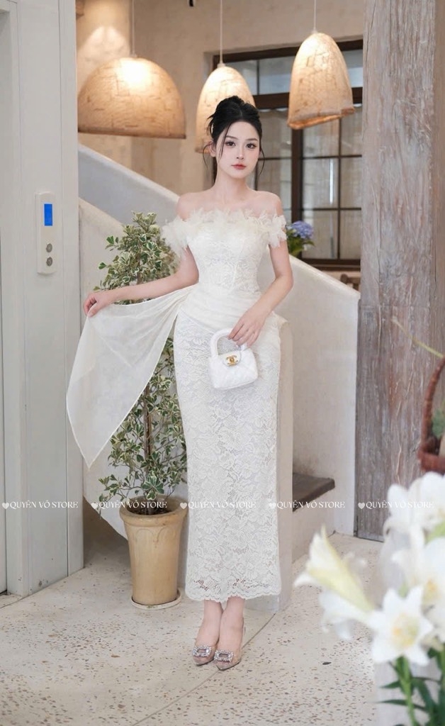 Đầm ren ôm body trễ vai đính hoa