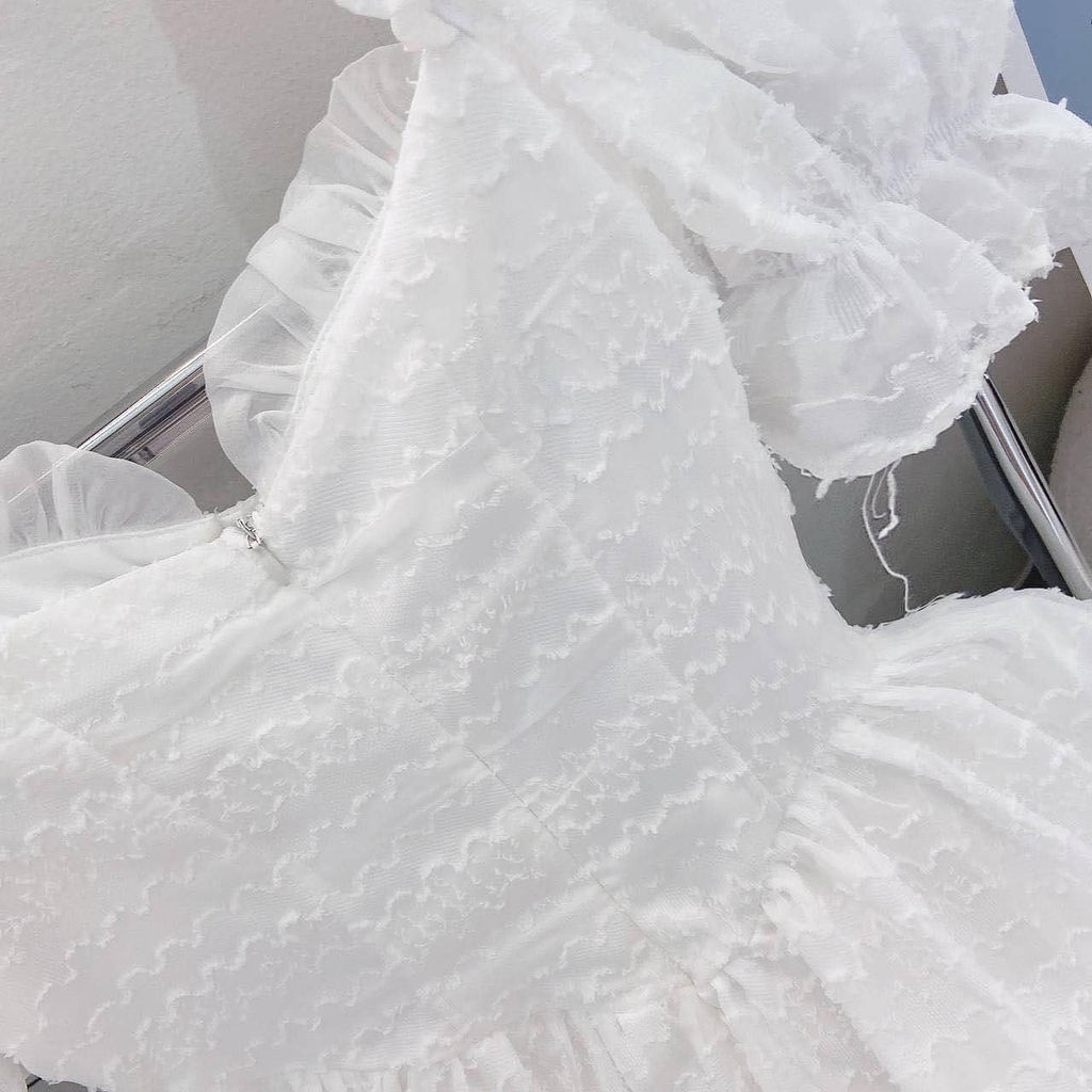 Đầm trắng ren hoa bèo tầng xòe