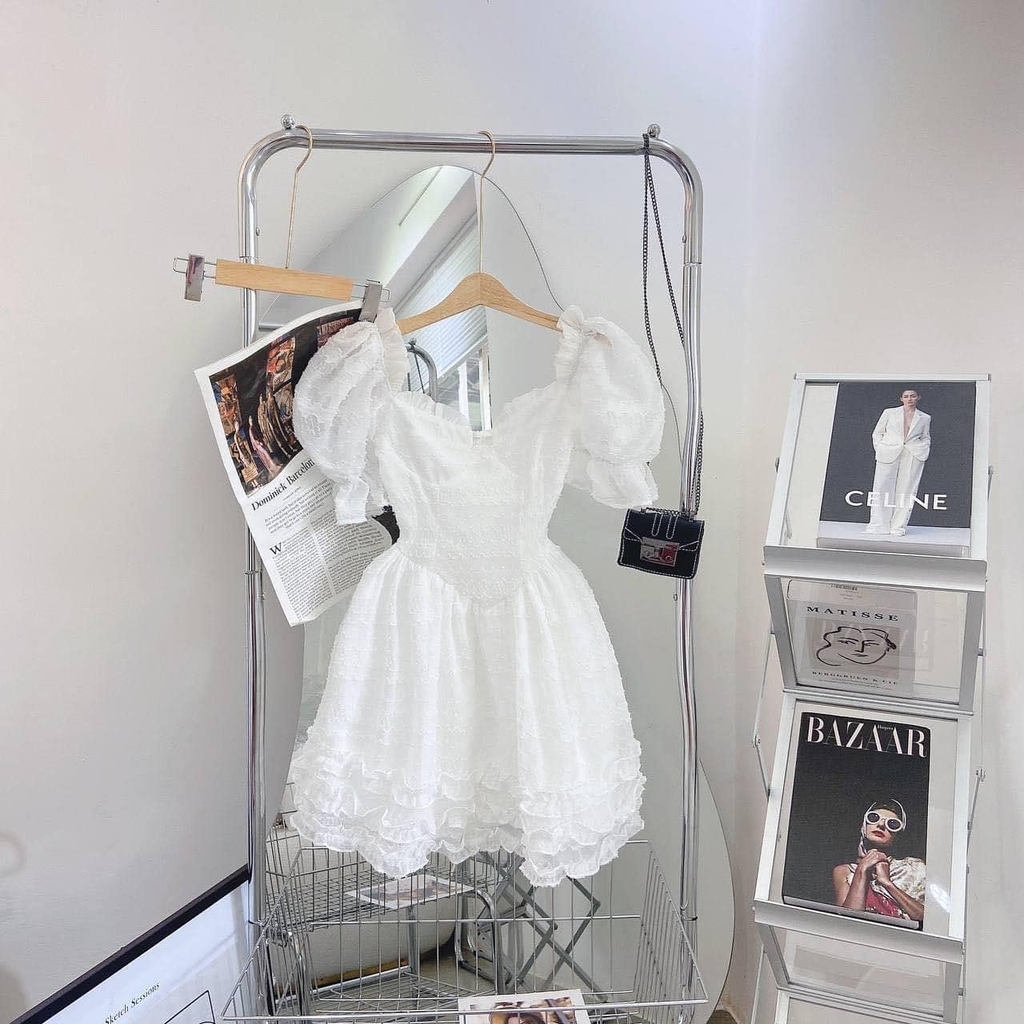 Đầm trắng ren hoa bèo tầng xòe