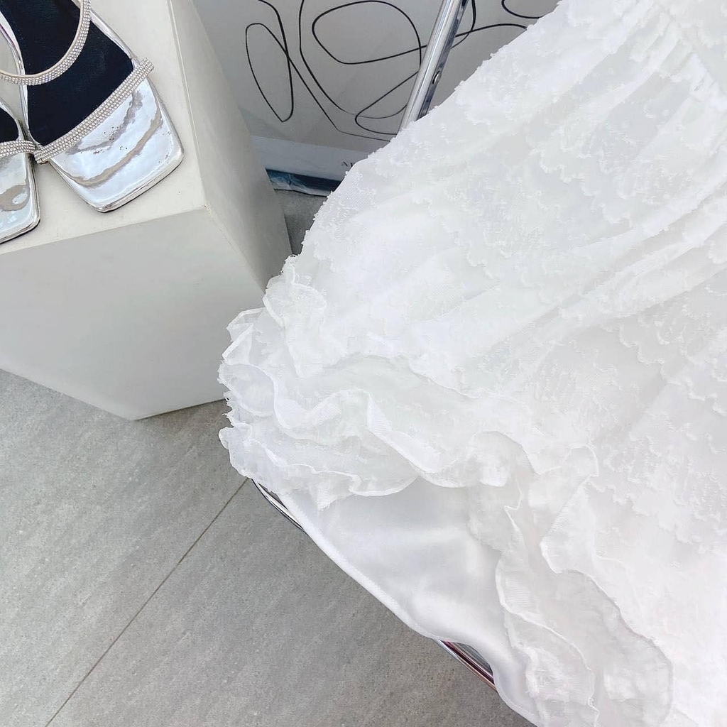 Đầm trắng ren hoa bèo tầng xòe