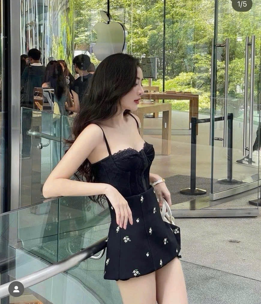 Set crop ren đen 2 dây chân váy hoa