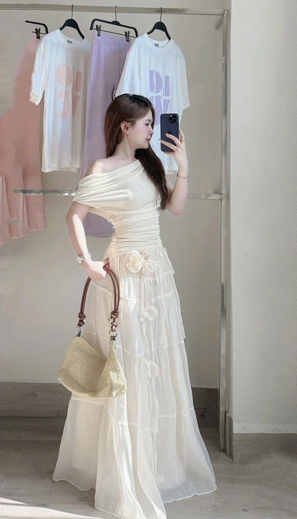 Set áo trắng trễ vai nhún chân váy midi đính hoa