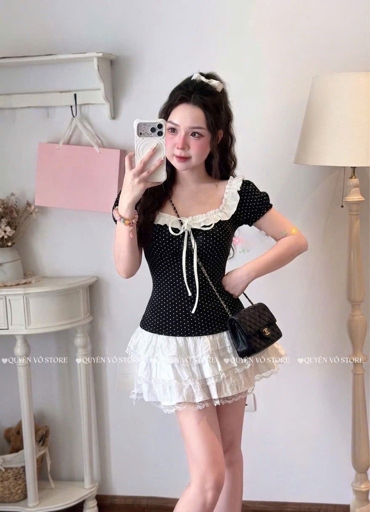 Áo thun cổ u bèo chấm bi
