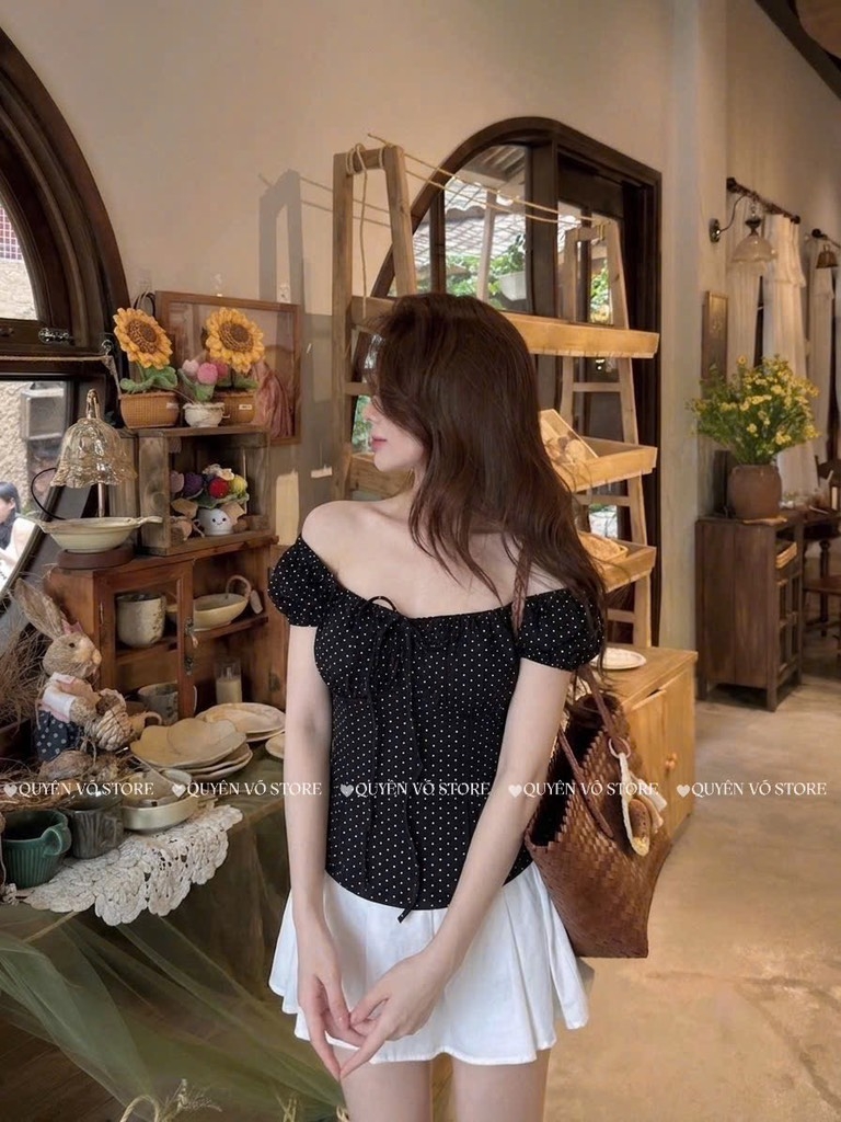 Áo thun cổ u chun chấm bi
