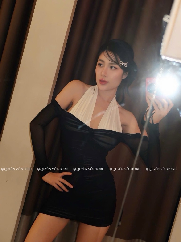 Đầm ôm body lưới phối cổ yếm