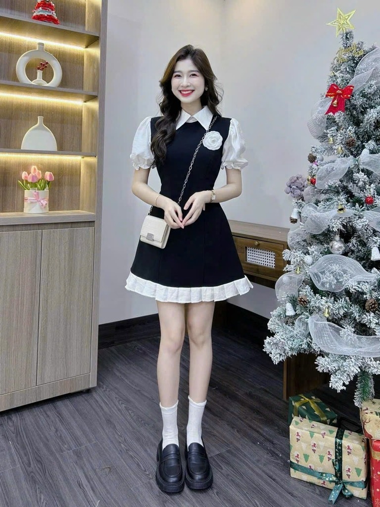 Đầm đen phối cổ sơ mi trắng