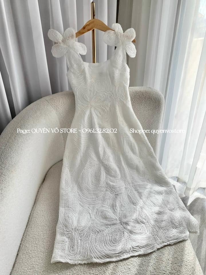Đầm ren nổi hoa trắng