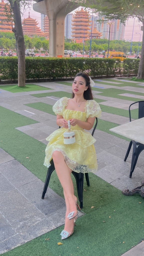 Đầm ren hoa cột lưng - S