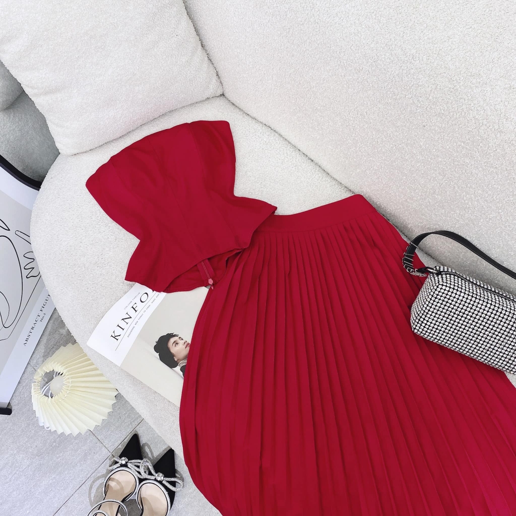 Set áo cúp ngực kèm chân váy midi