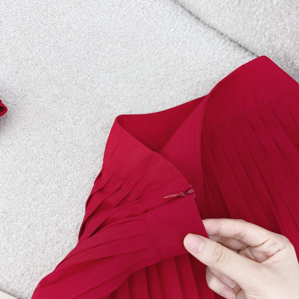Set áo cúp ngực kèm chân váy midi