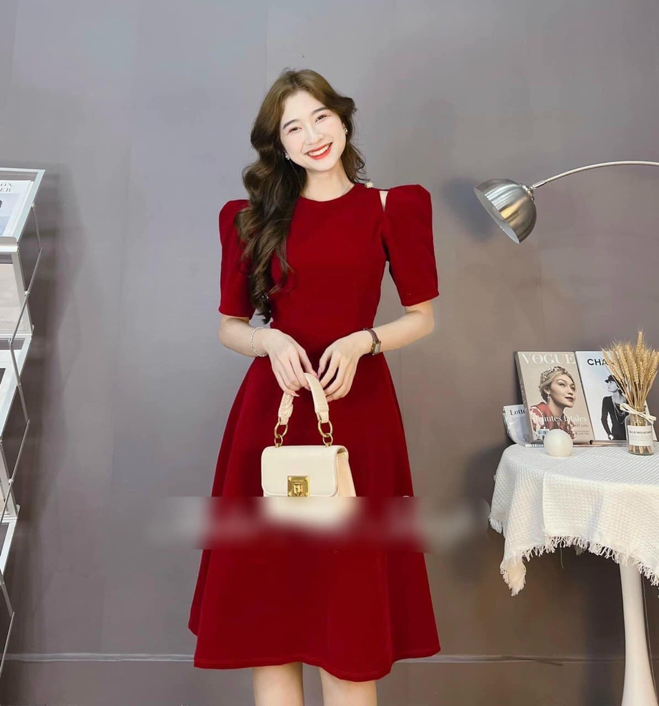 Đầm midi nhung khoét vai đính cườm