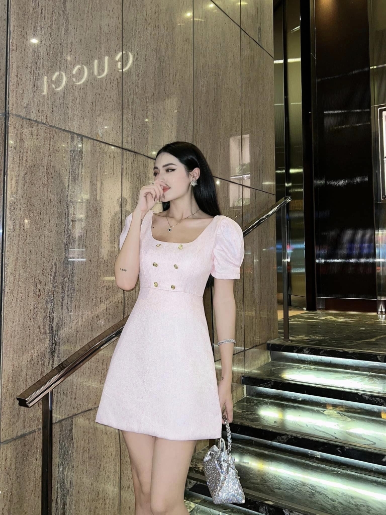 Đầm dạ nút vàng