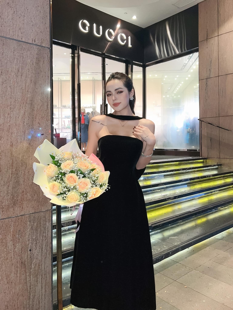 Đầm nhung nơ to sau