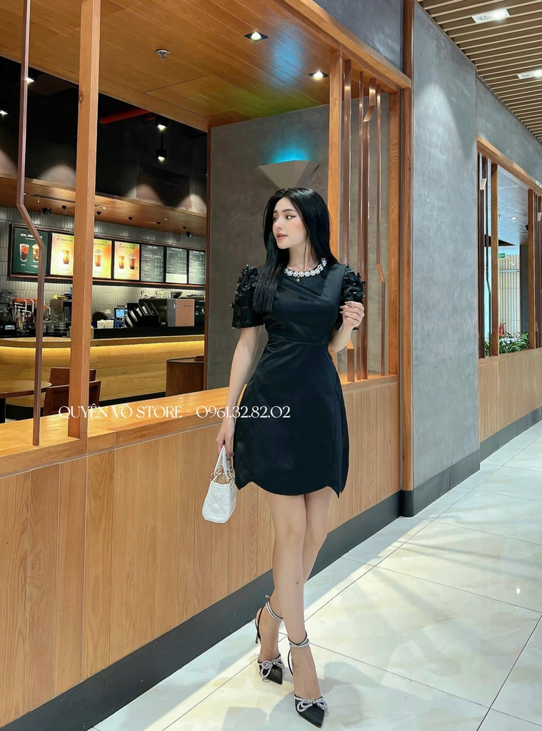 Đầm tay đính bướm