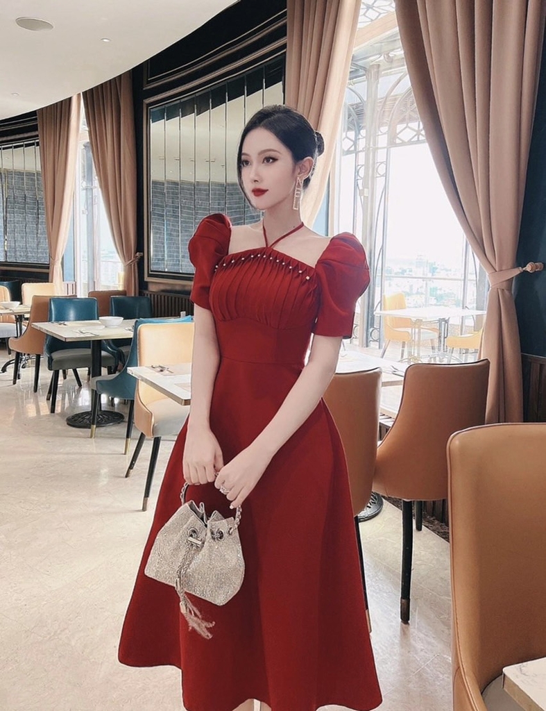Đầm midi cổ yếm đính ngọc