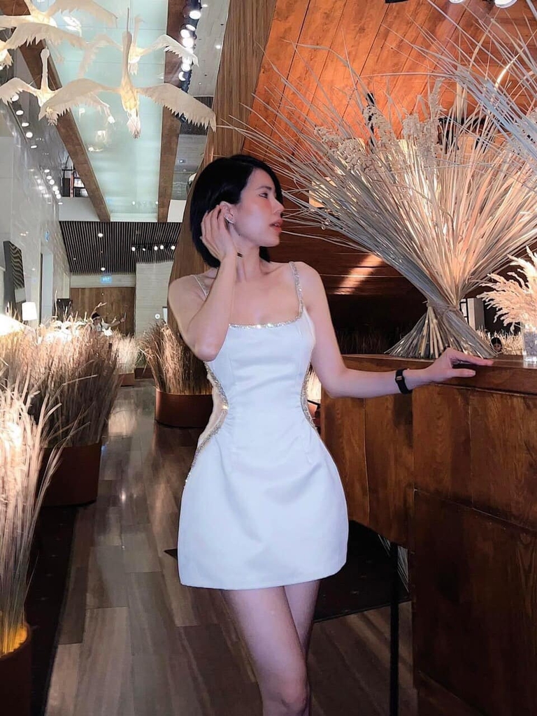 Đầm body 2 dây viền đá eo