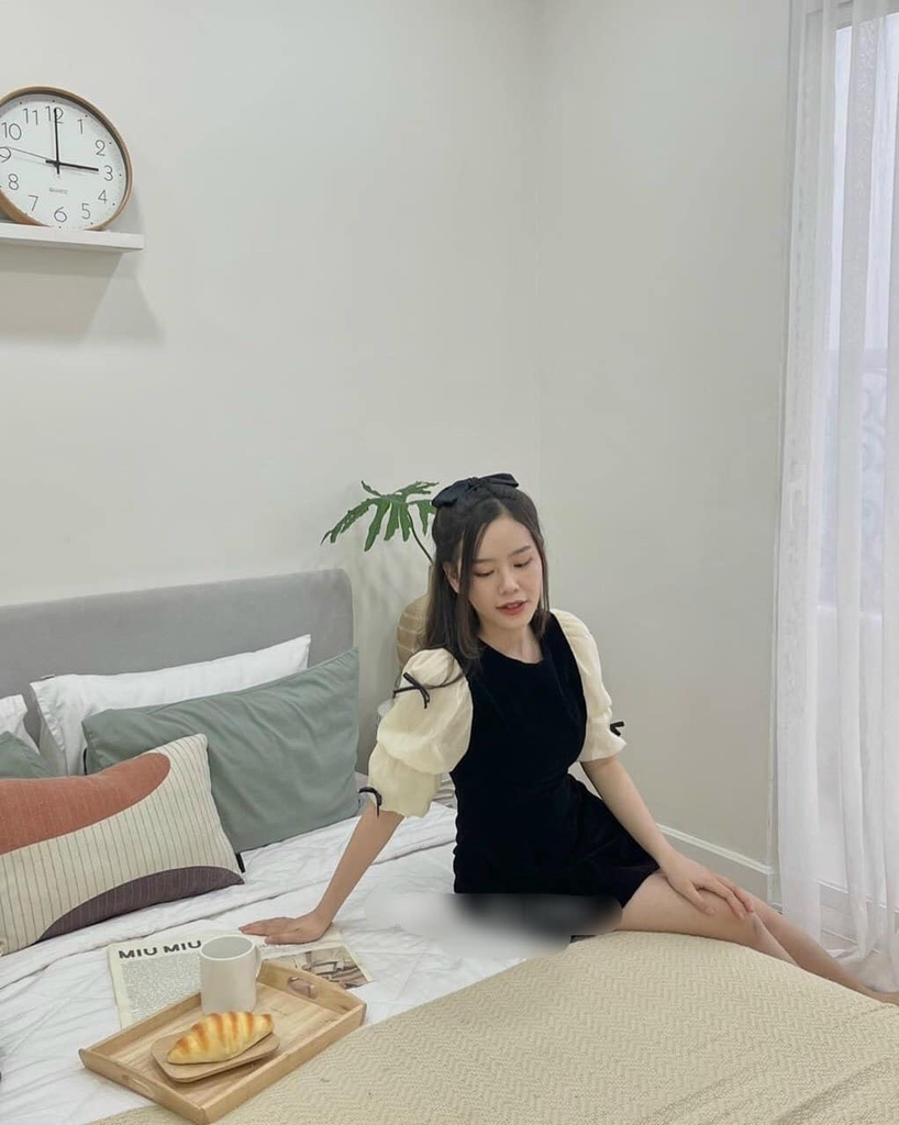 Đầm nhung phối tay voan