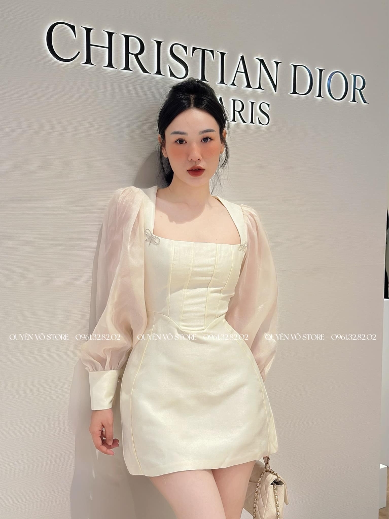 Đầm vuông tay phồng đính nơ đá - Đen - M eo 72