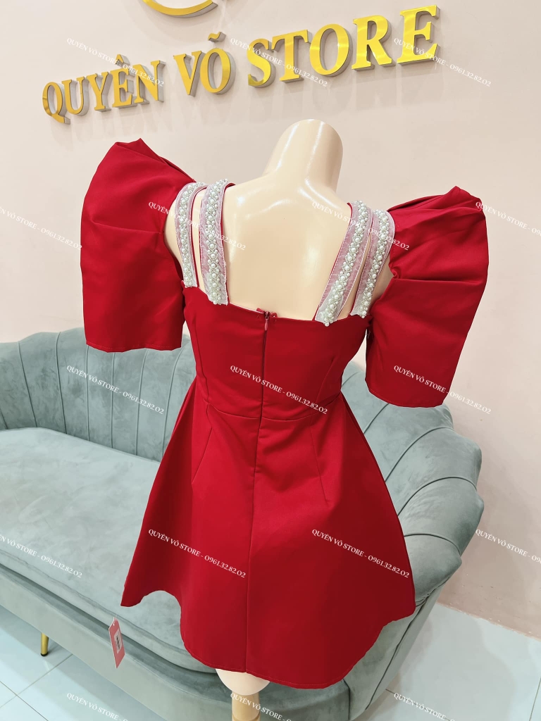 Đầm đỏ dây chéo cổ đính đá
