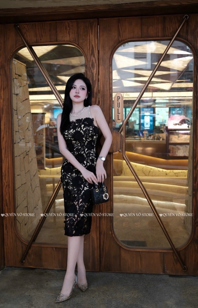 Đầm ôm body ren đính đá - Đen
