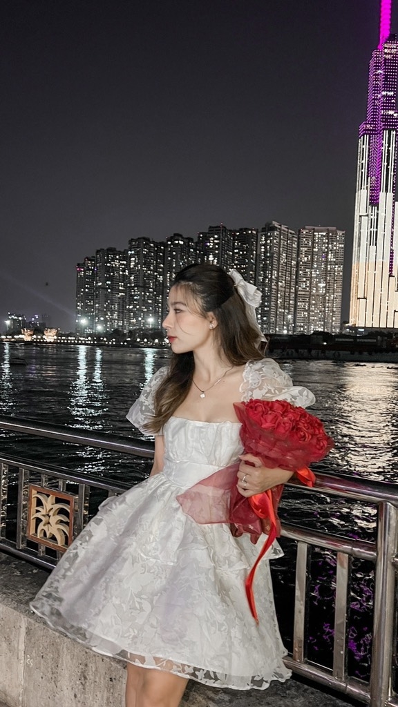 Đầm ren hoa cột lưng - S
