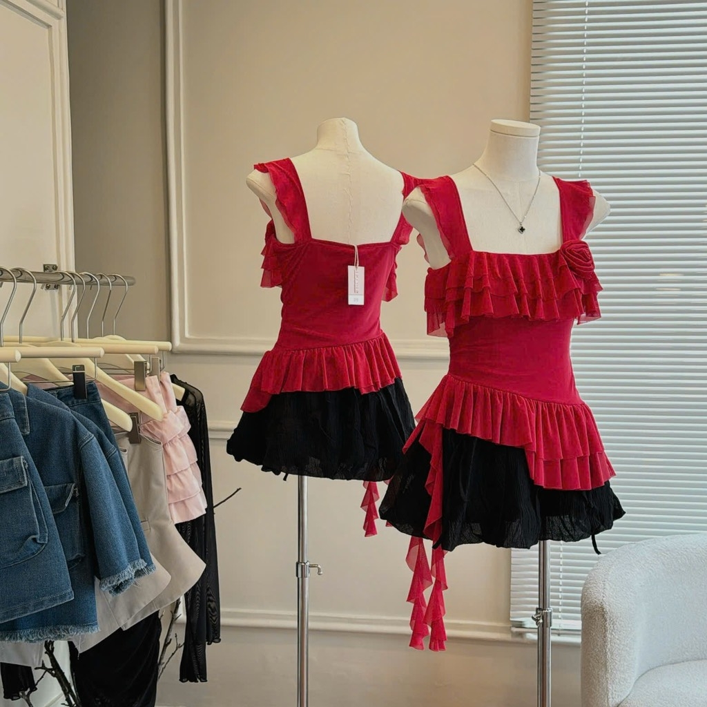 Set áo đỏ 2 dây tua rua chân váy đen