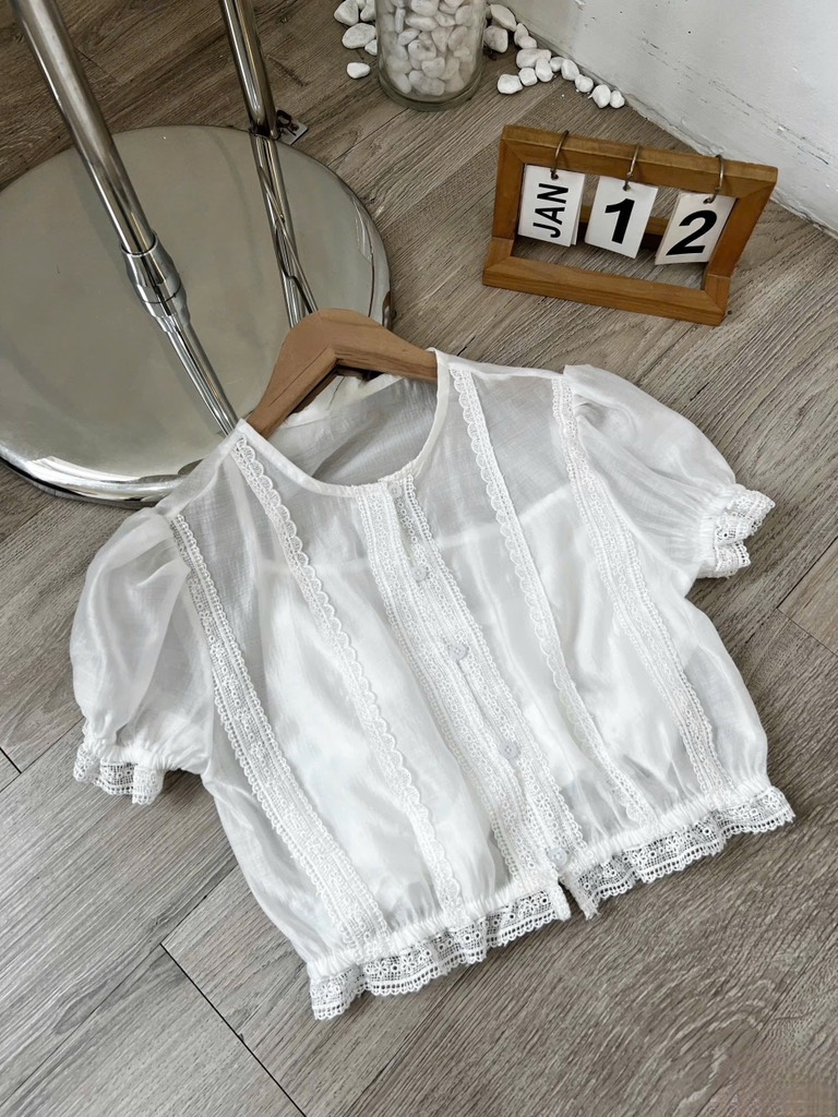 Áo sơ mi ren thắt eo