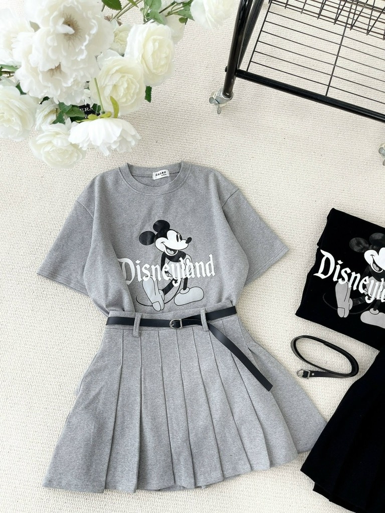 Set áo thun chân váy xếp li in