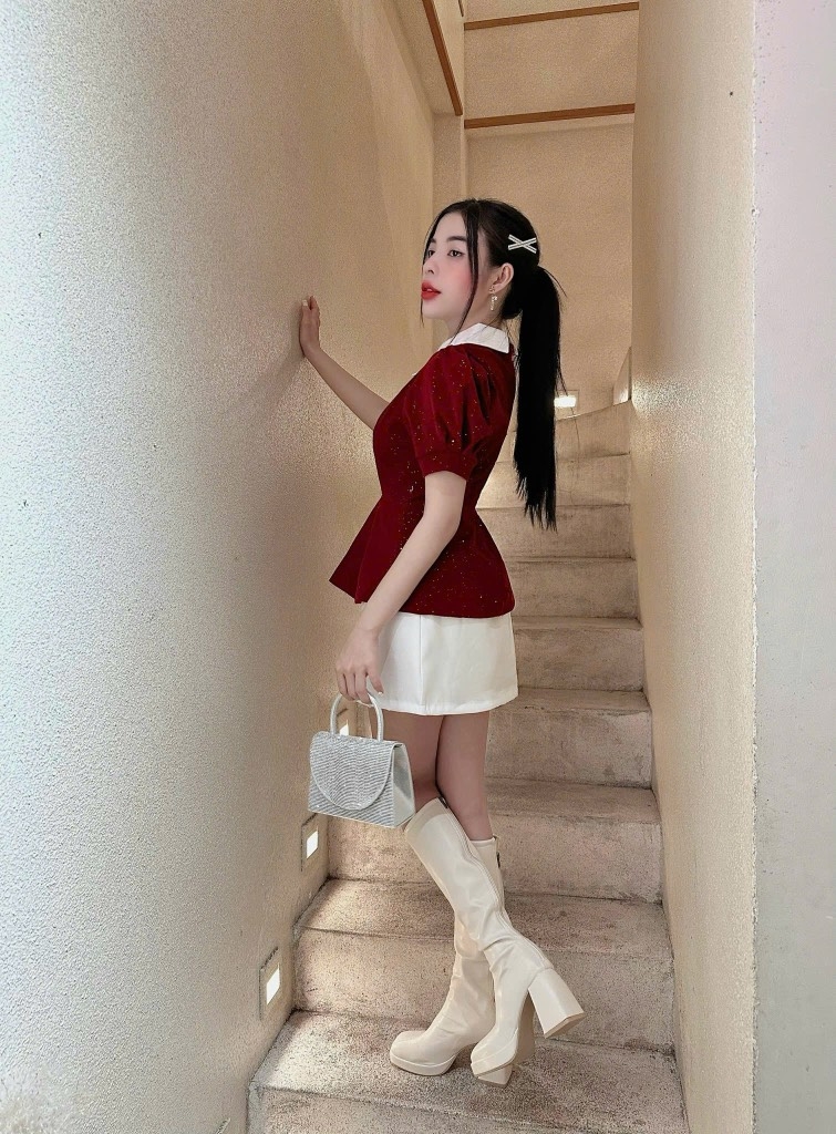 Set áo nhung đỏ kim tuyến peplum chân váy trắng