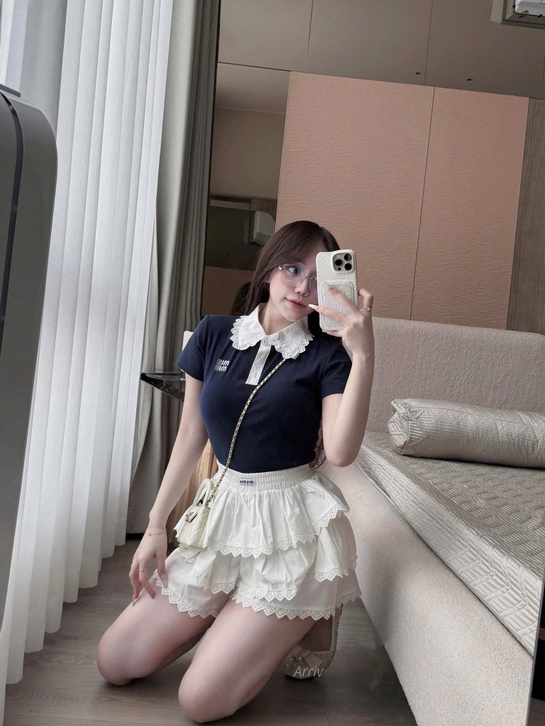 Set áo cổ polo chân váy tầng xòe - Đen