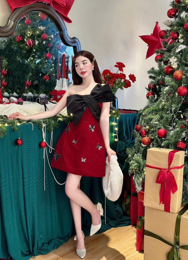 Đầm nhung đỏ nơ to đen lệch vai