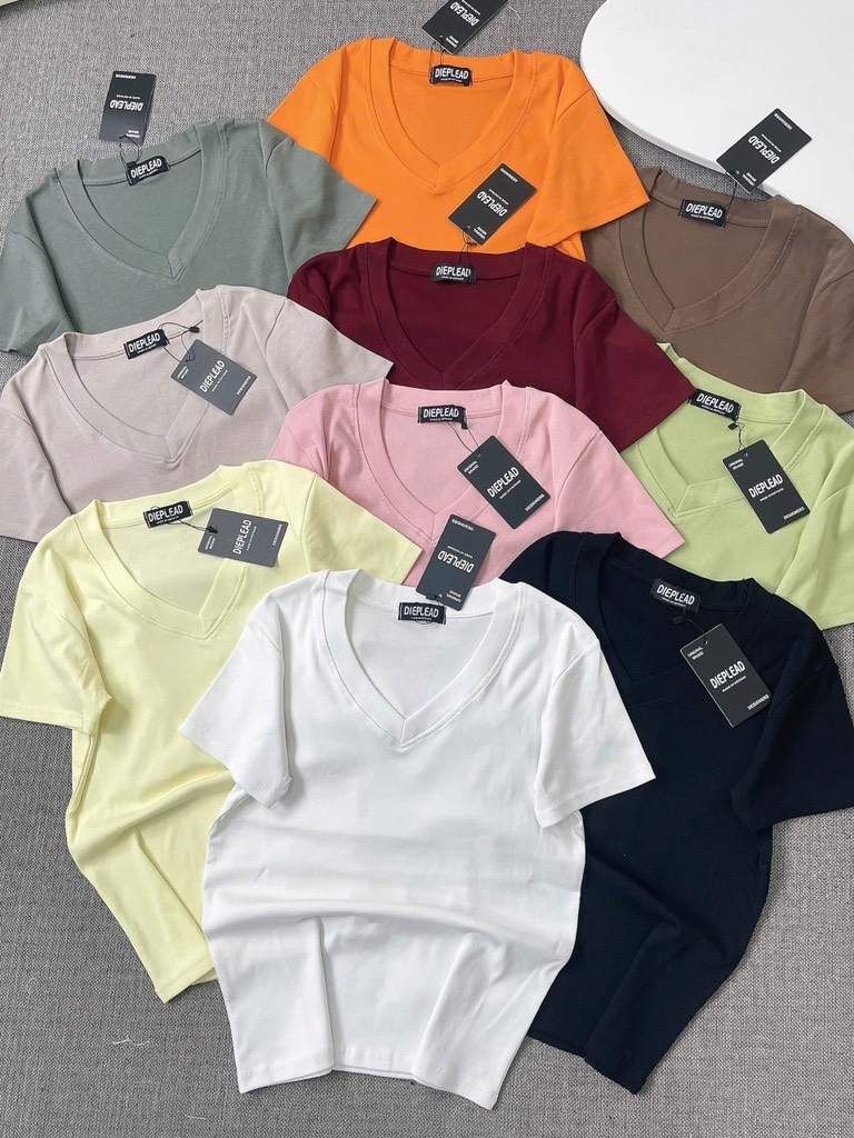 Áo thun cổ tim trơn - Form vừa