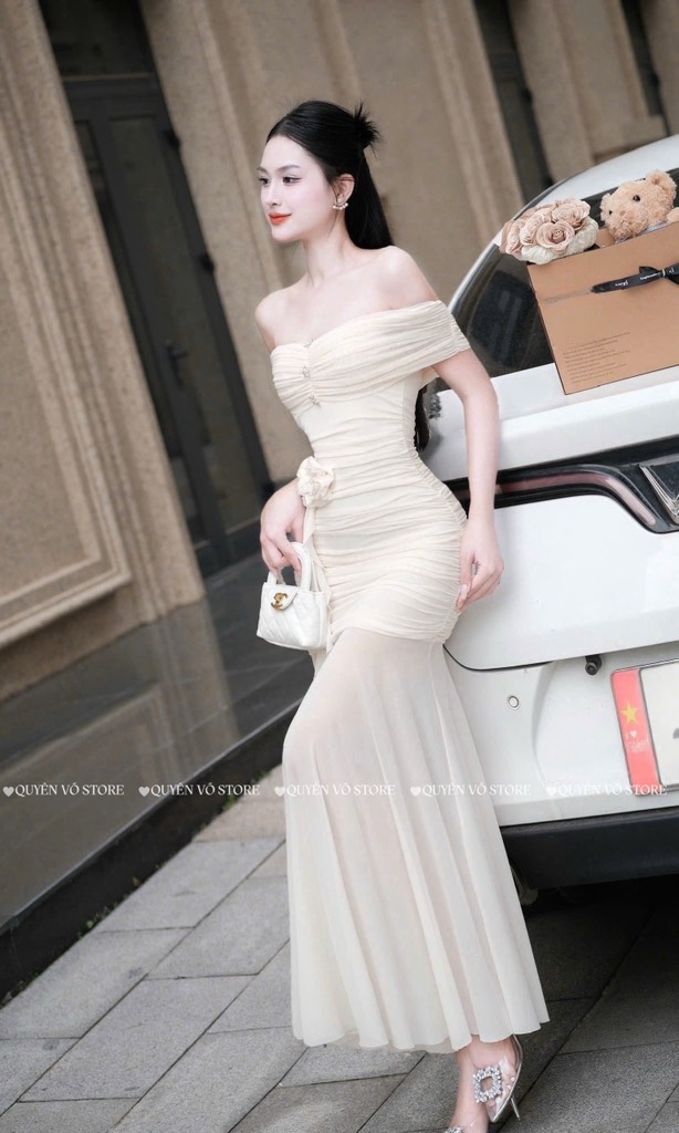 Đầm ôm body trễ vai đá ngực - Kem