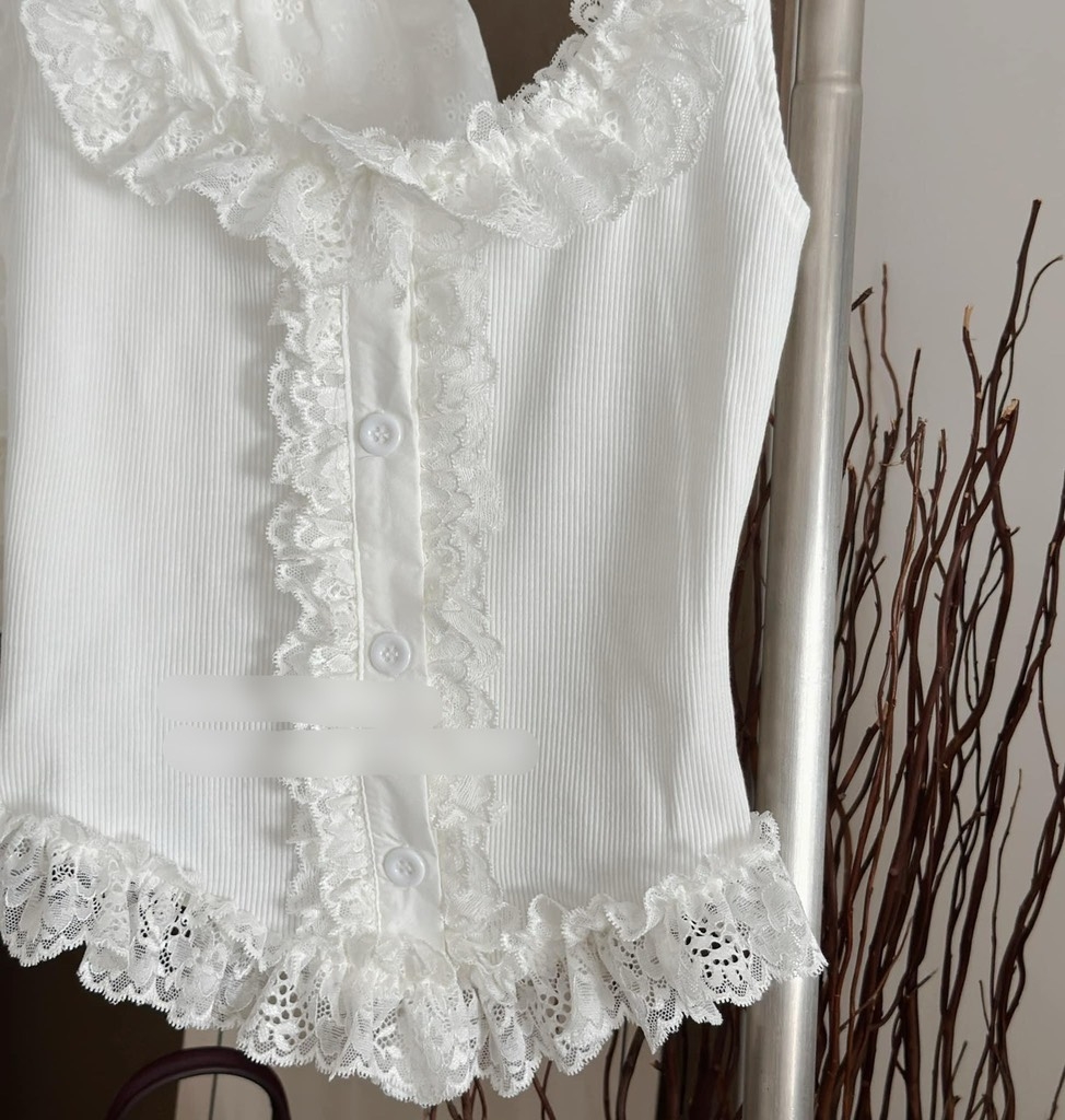 Set áo trắng viền ren sát nách chân váy tầng