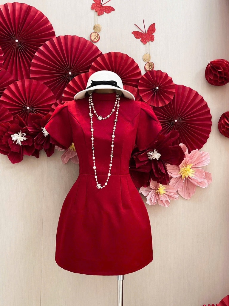 Đầm cổ tròn dáng A khoét lưng