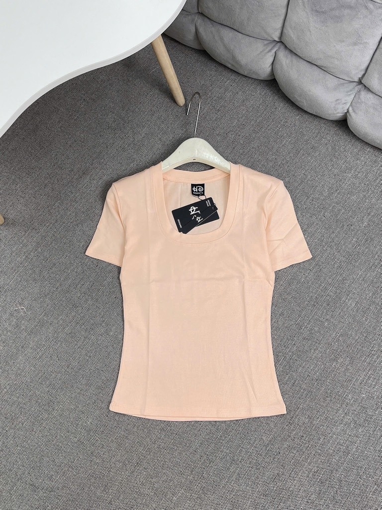 Áo thun cổ U - Form vừa